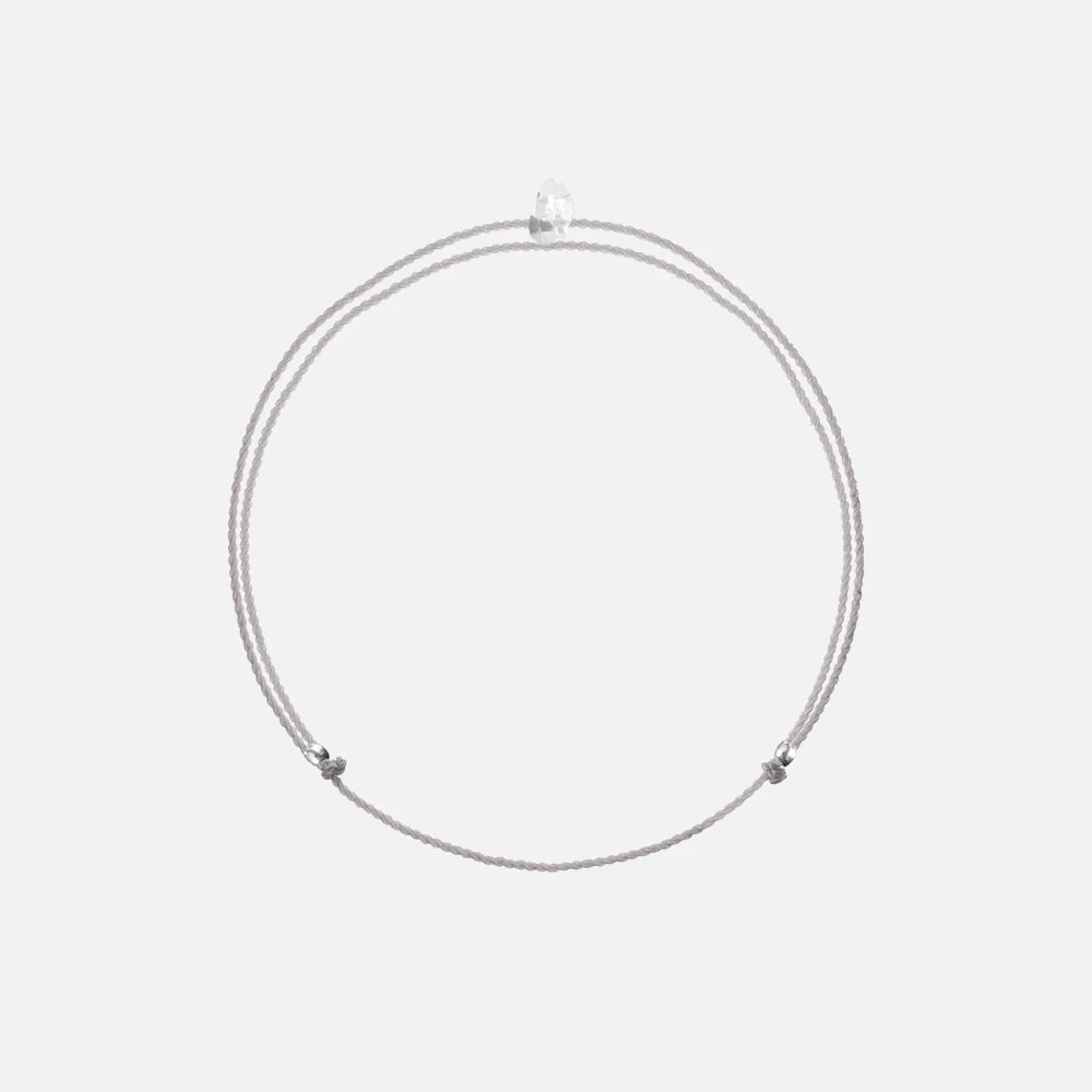 Wunsch Kristall Armband mit Silberperlen auf weißem Hintergrund – eleganter und stilvoller Armschmuck für Damen