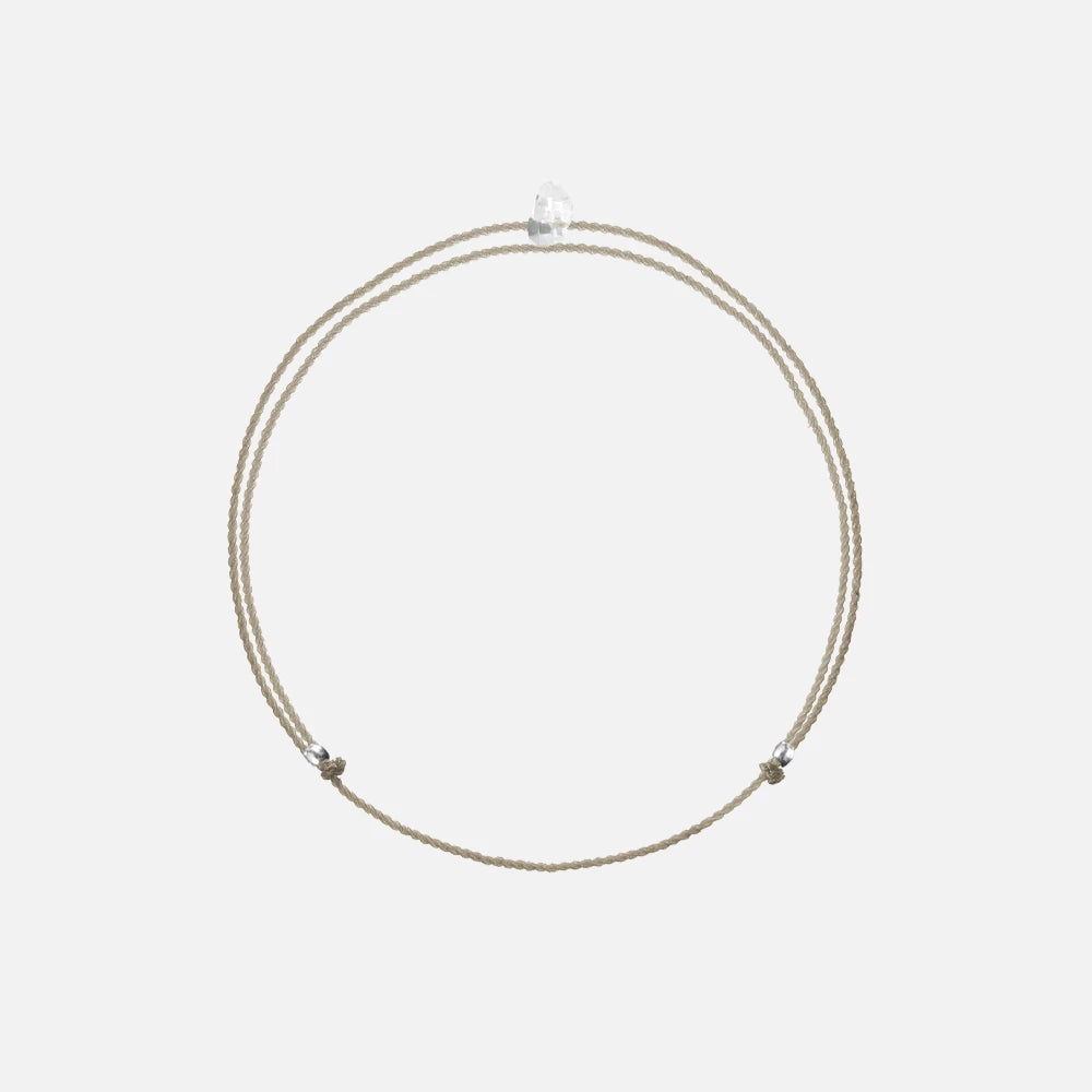 Wunsch Kristall Armband mit Silberperlen auf weißem Hintergrund – eleganter und stilvoller Armschmuck für Damen