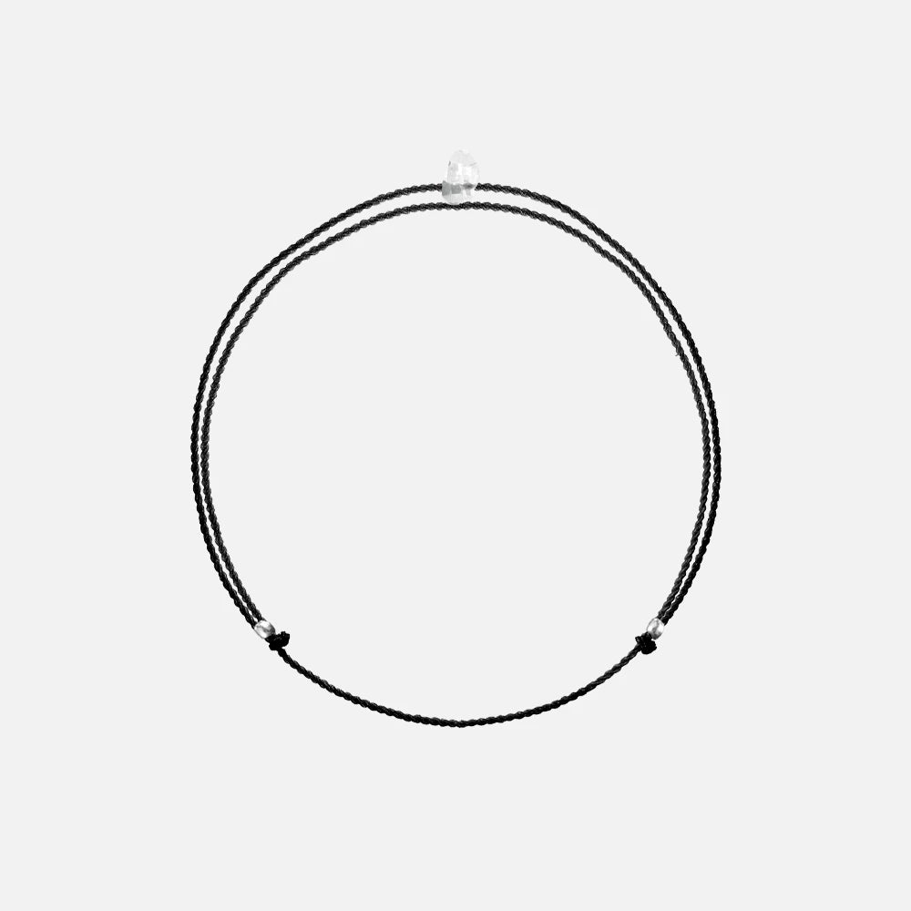 Wunsch Kristall Armband mit Silberperlen auf weißem Hintergrund – eleganter und stilvoller Armschmuck für Damen.