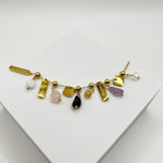 Believe & Trust Armband auf weißem Hintergrund – Elegantes Kristallarmband für Damen.