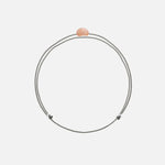 Fisch - Sternzeichen Armband 2023 – Elegantes Armband mit Fisch-Sternzeichen auf weißem Hintergrund.