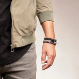 Männerarmband Blauer Achat am Handgelenk – Elegantes Accessoire mit natürlichem Look