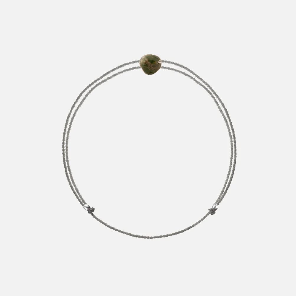 Stier Sternzeichen Armband 2023 – Elegantes Horoskop-Armband mit verstellbarem Design auf weißem Hintergrund.