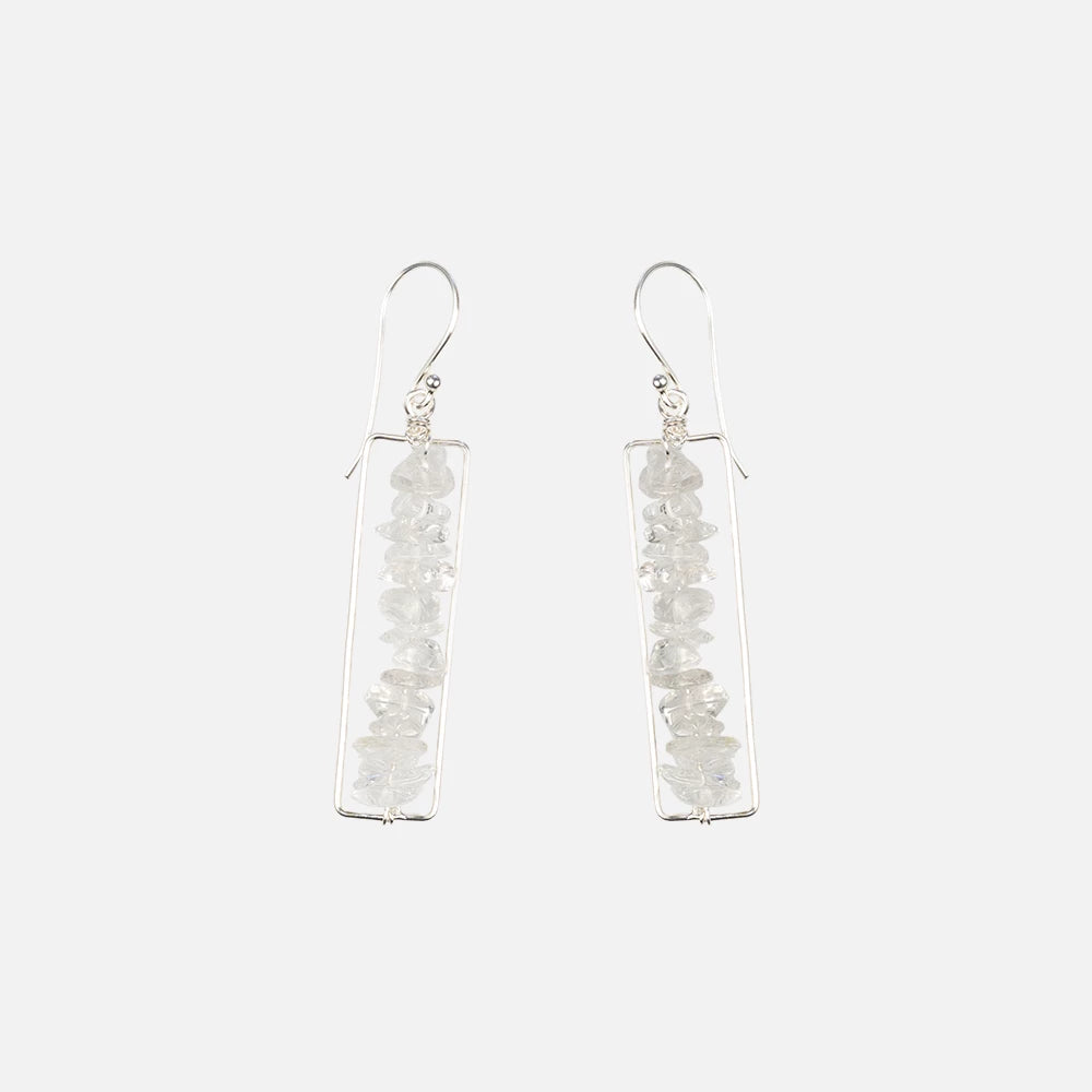 Crystal Rockstar Ohrringe – Funkelnde Kristall-Ohrringe mit elegantem Design auf weißem Hintergrund.