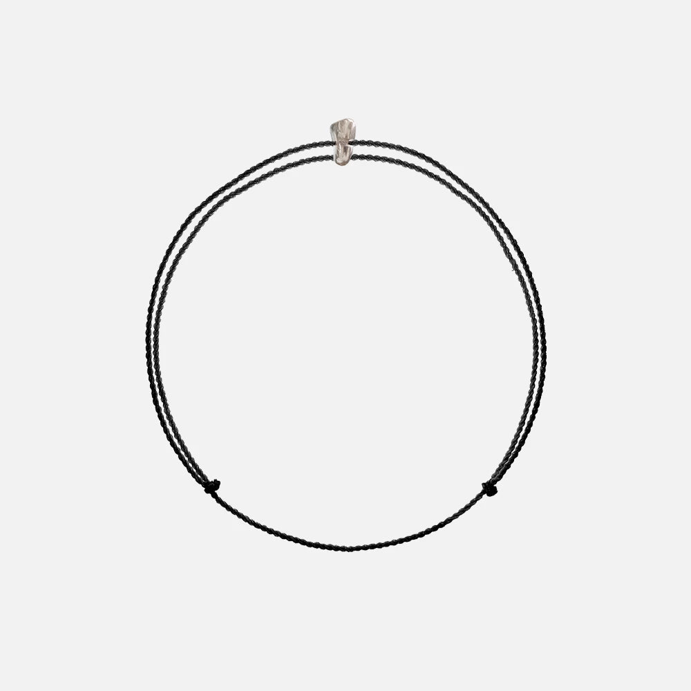 Mantra Armband Höheres Selbst auf weißem Hintergrund – Elegantes spirituelles Armband für innere Ruhe.
