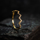 Minimalistischer Highs&Lows RING in Gold – Eleganter Schmuck für Damen und Herren
