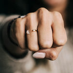 Wunsch Kristall RING – stilvoller Kristallring, getragen auf einer Hand