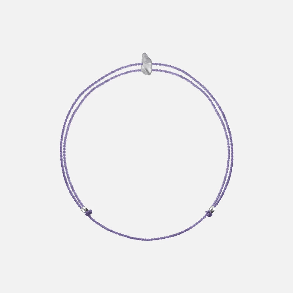 Marienkäfer Krafttier Armband auf weißem Hintergrund – elegantes Schmuckstück von Wunsch Kristall.