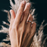 Wunsch Kristall RING – stilvoller Kristallring, getragen auf einer Hand