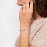 Schütze Sternzeichen Armband getragen am Handgelenk – elegantes und stilvolles Schmuckstück mit Kristallen