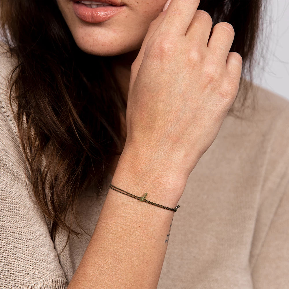Waage Sternzeichen Armband am Handgelenk getragen – Stilvolles Accessoire für den Alltag.
