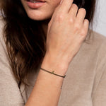 Waage Sternzeichen Armband am Handgelenk getragen – Stilvolles Accessoire für den Alltag.