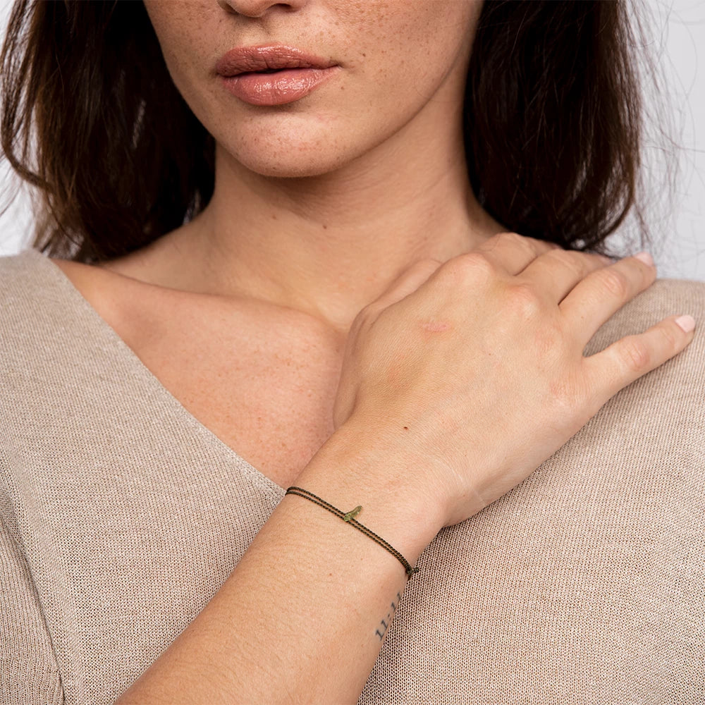 Waage Sternzeichen Armband am Handgelenk getragen – Stilvolles Accessoire für den Alltag.