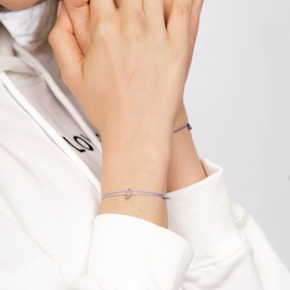 Wassermann Sternzeichen Armband – stilvoll am Handgelenk getragen, perfekt für den Alltag und besondere Anlässe
